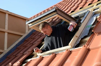Pose de fenêtres de toit Velux à Saint-Laurent-de-Gosse